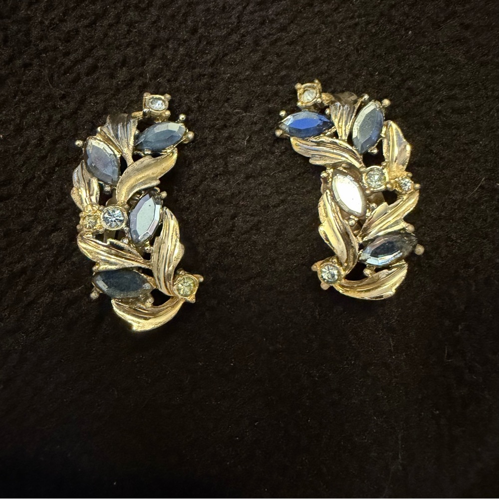 Vintage Sarah Coventry Blue Rhinestone Clip on Earrings